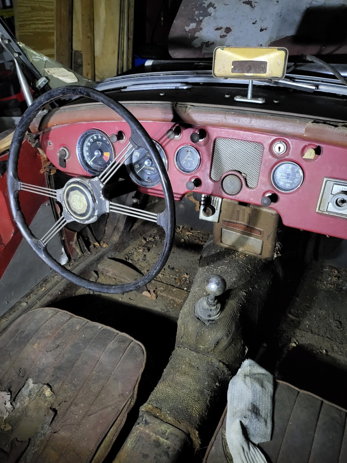 MG-MGA-1956-Convertible-12