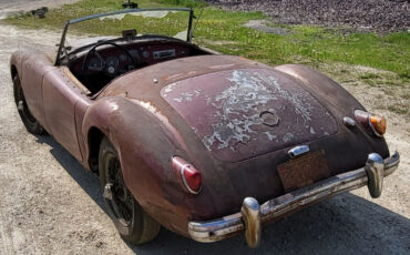 MG-MGA-1956-Convertible-4