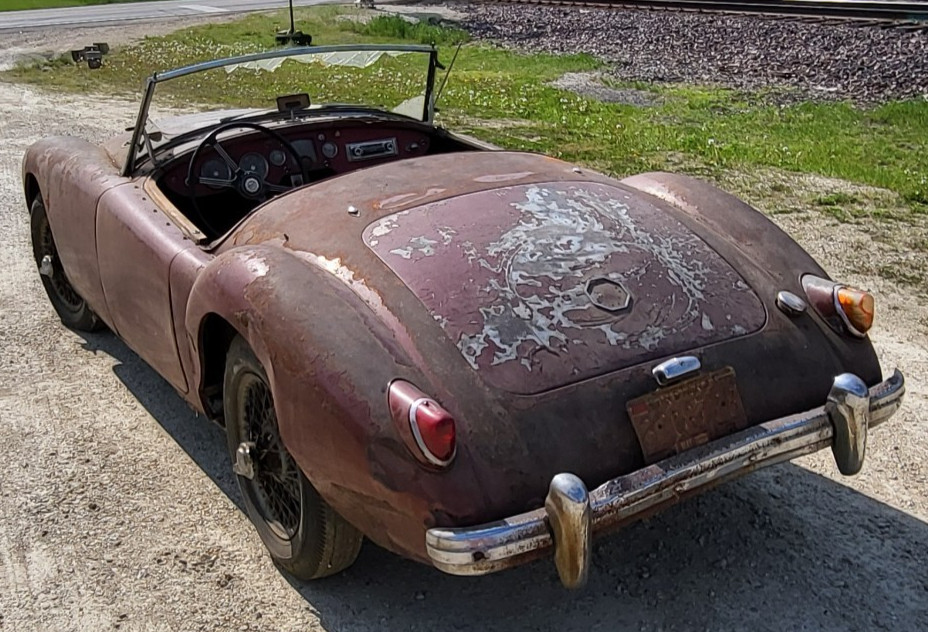 MG-MGA-1956-Convertible-4