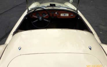 MG-MGA-1960-Convertible-10