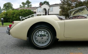 MG-MGA-1960-Convertible-11