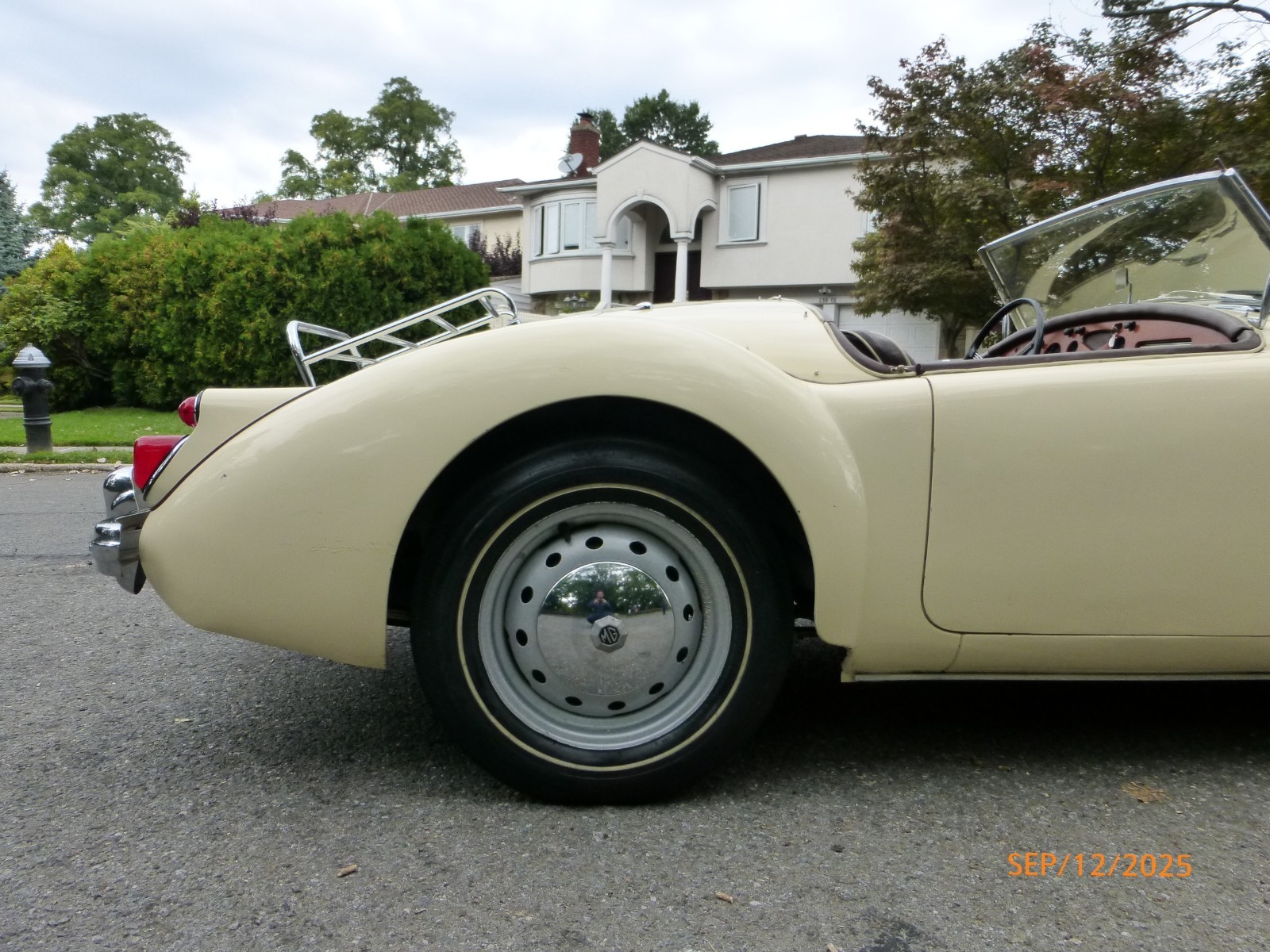 MG-MGA-1960-Convertible-11