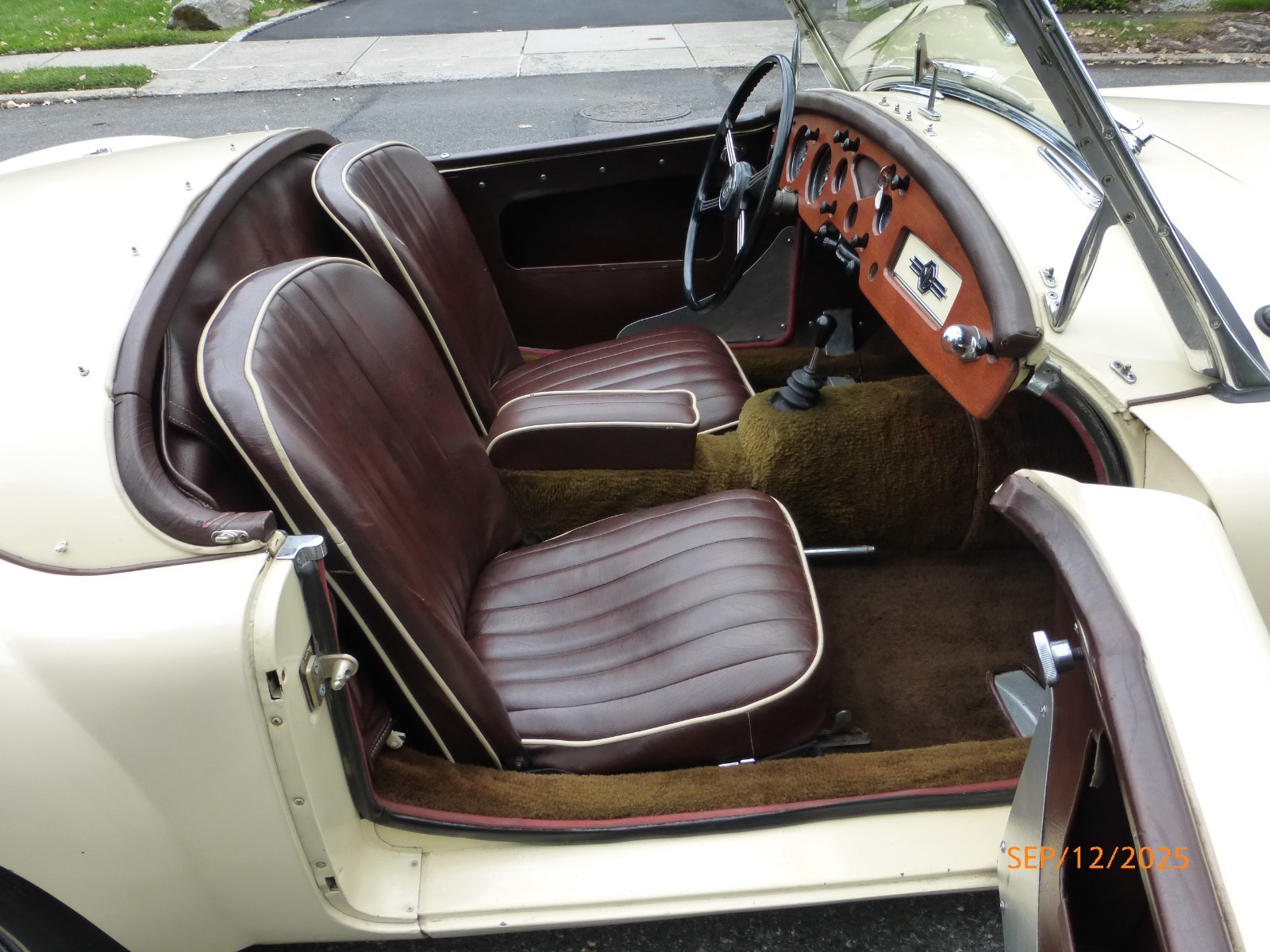 MG-MGA-1960-Convertible-16