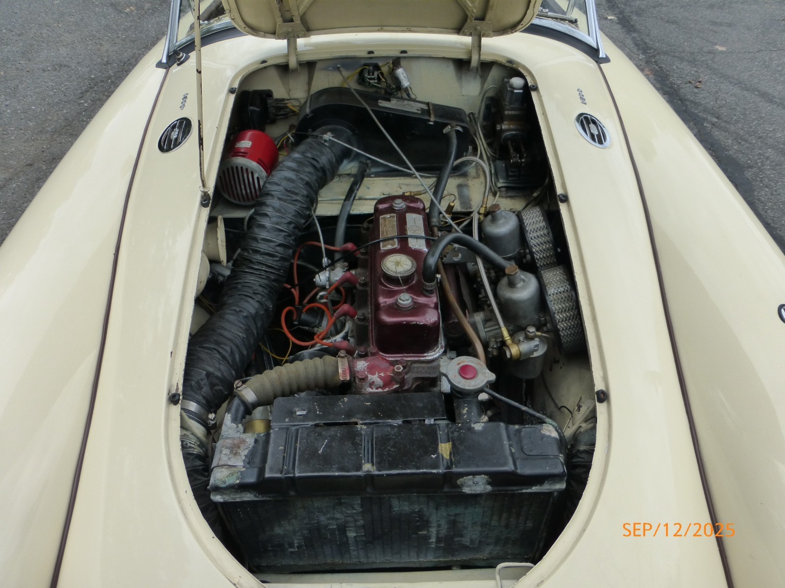 MG-MGA-1960-Convertible-17