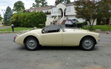 MG-MGA-1960-Convertible-3