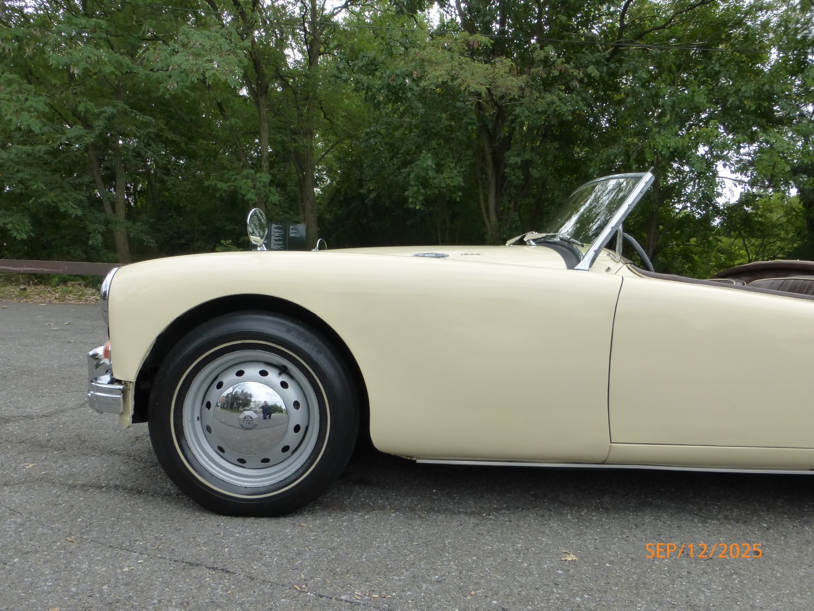 MG-MGA-1960-Convertible-7