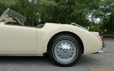 MG-MGA-1960-Convertible-8