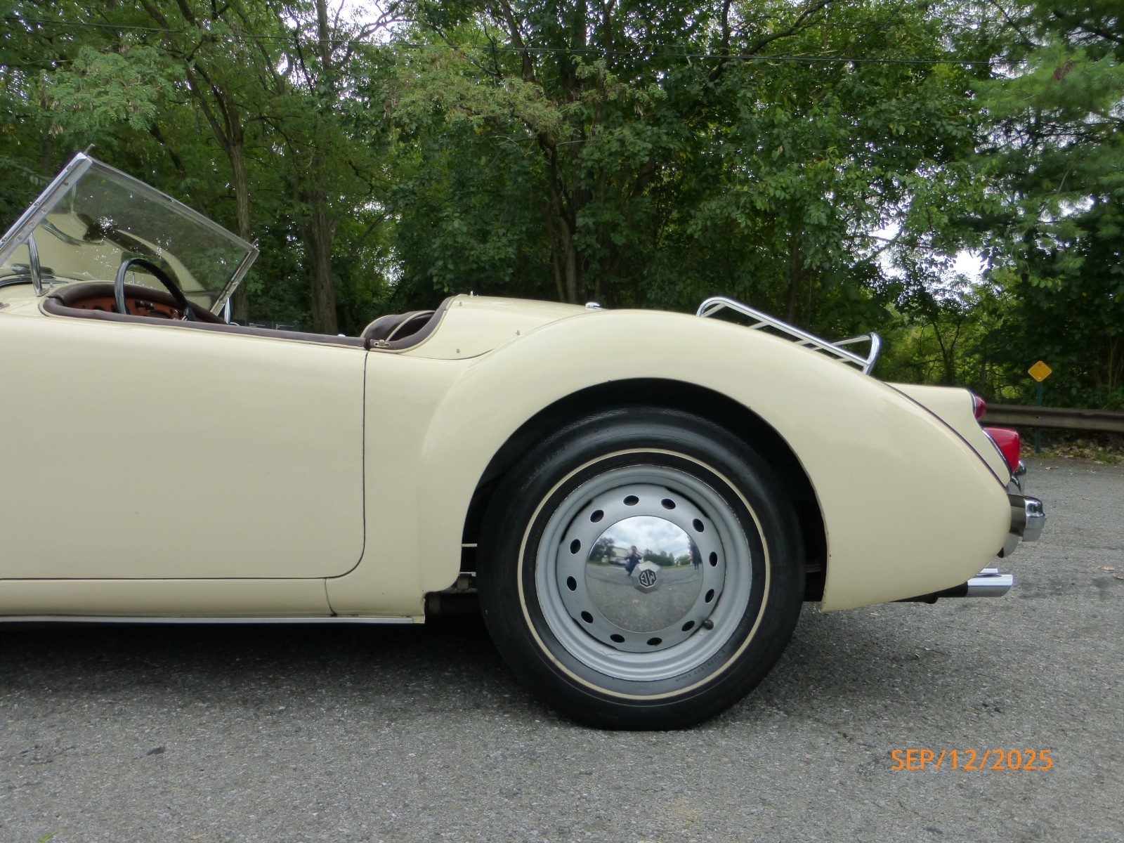 MG-MGA-1960-Convertible-8