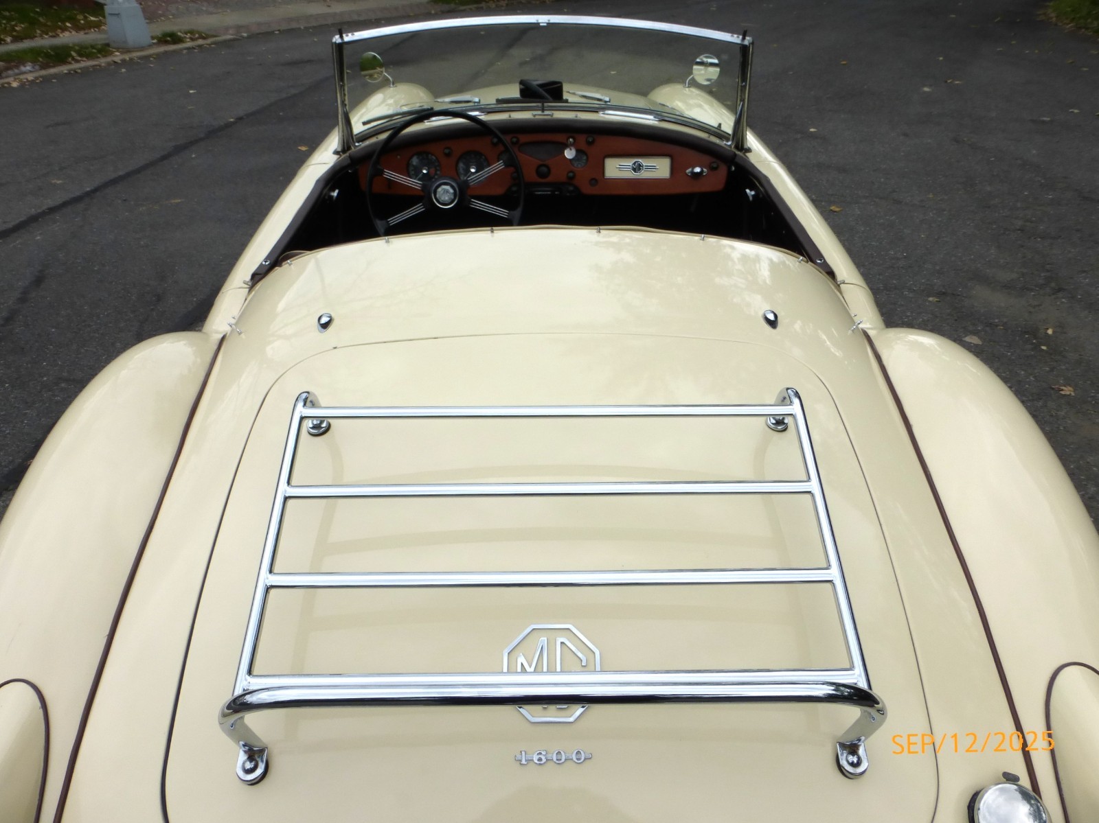 MG-MGA-1960-Convertible-9