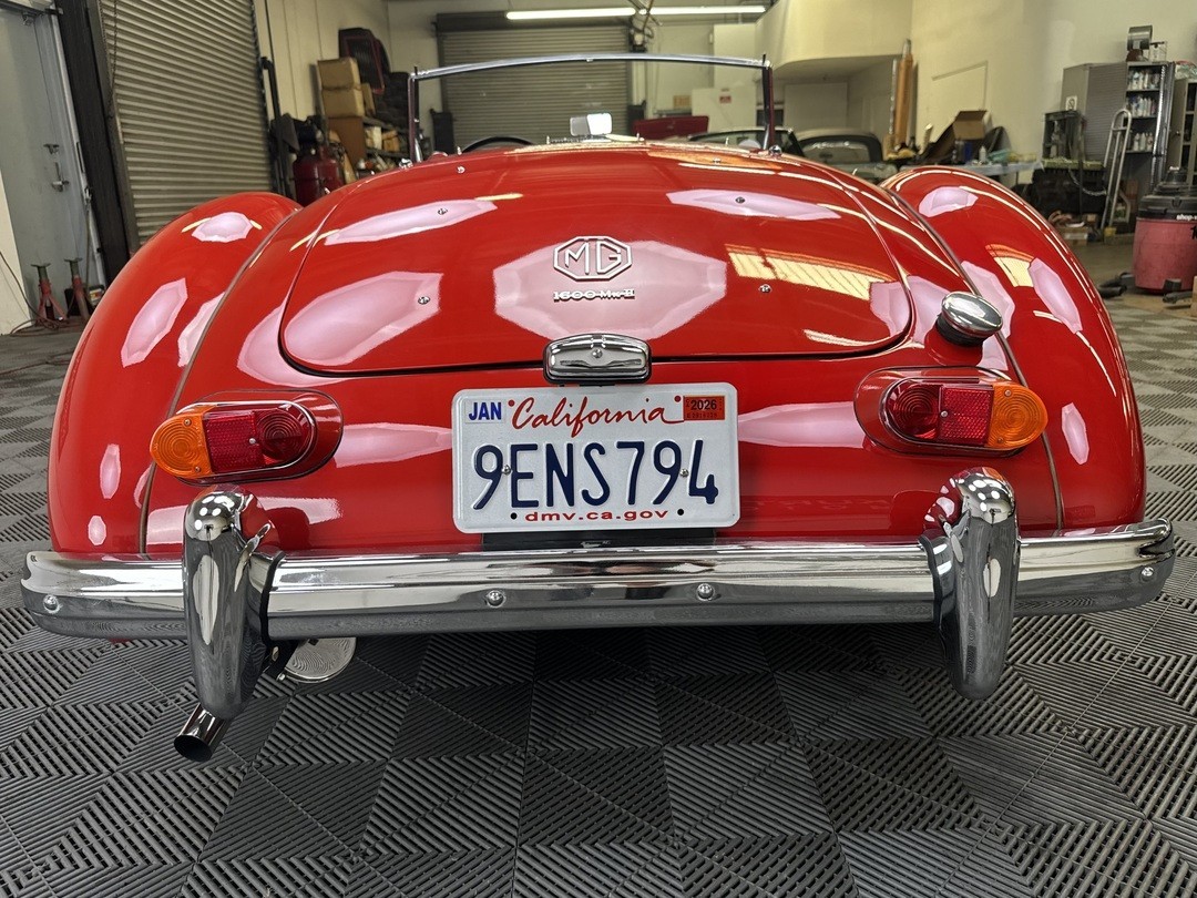 MG-MGA-1962-Convertible-10