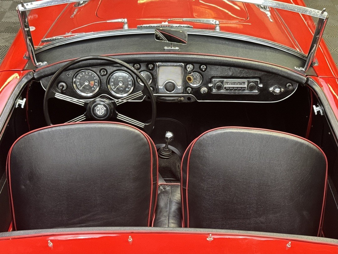 MG-MGA-1962-Convertible-14