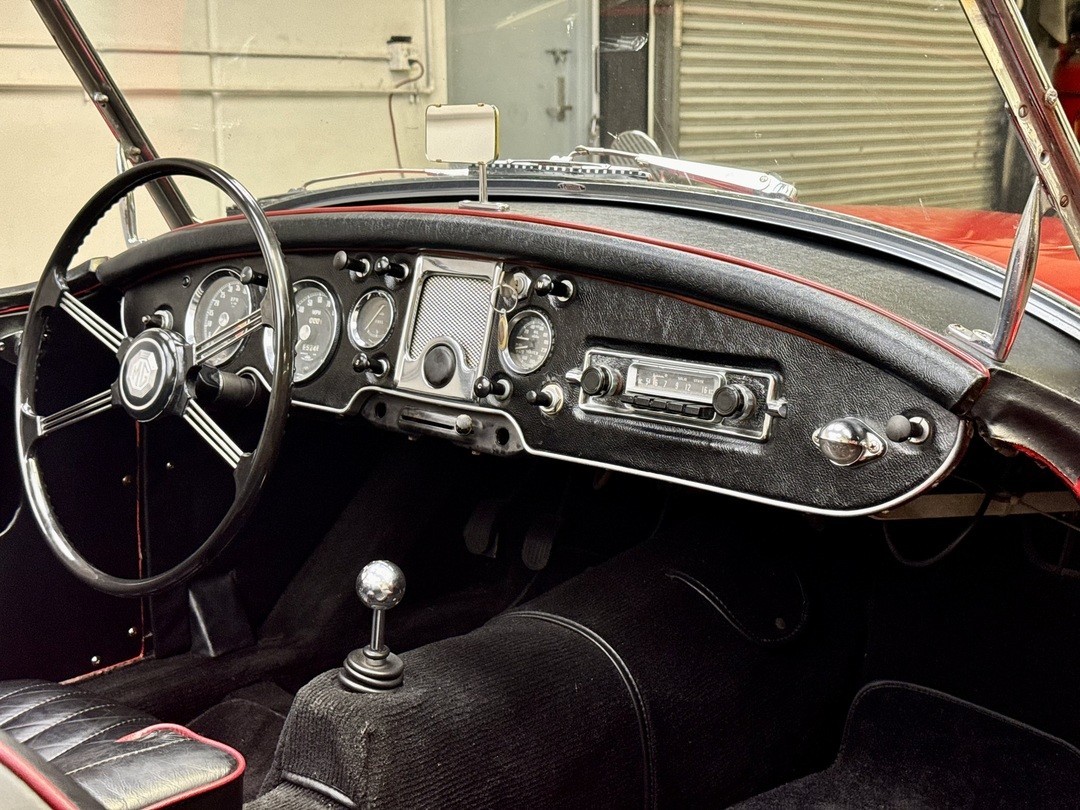MG-MGA-1962-Convertible-15