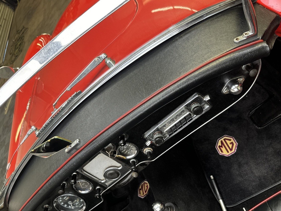 MG-MGA-1962-Convertible-17