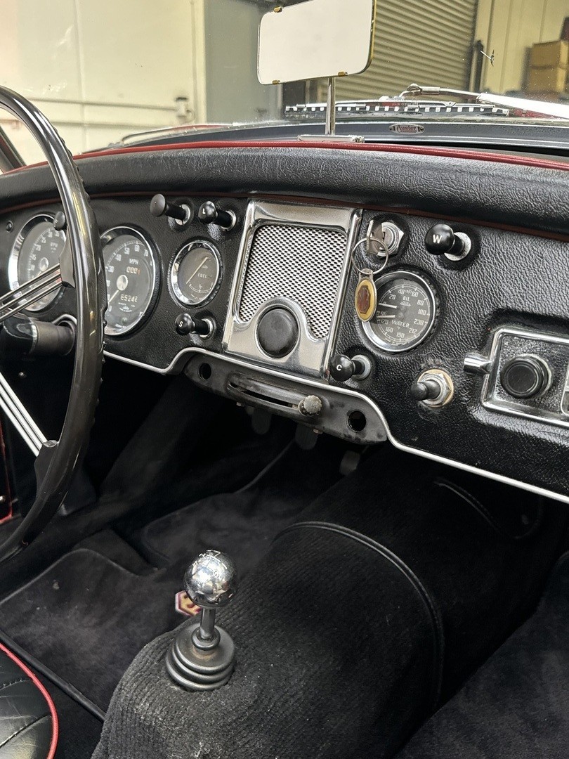MG-MGA-1962-Convertible-22