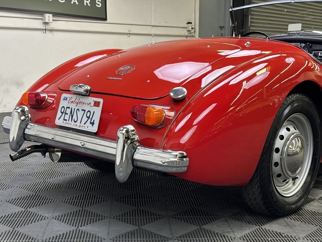 MG-MGA-1962-Convertible-24