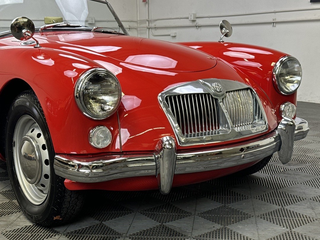 MG-MGA-1962-Convertible-3