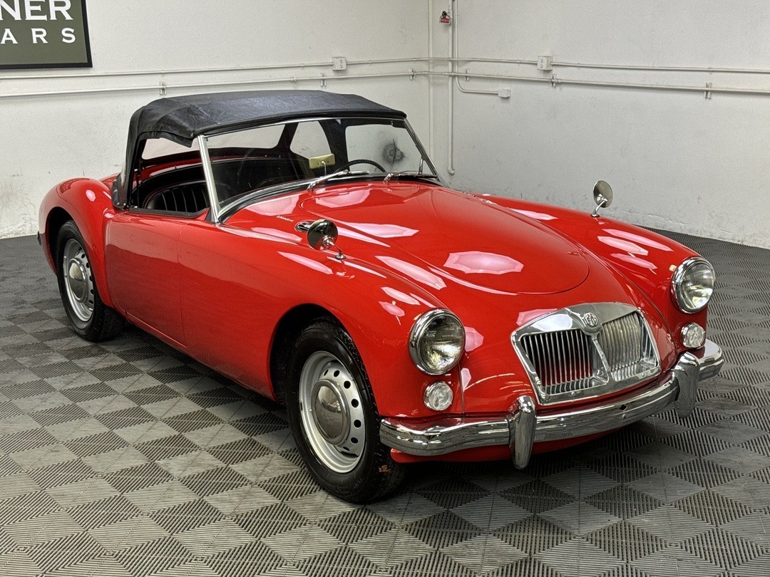 MG-MGA-1962-Convertible-36