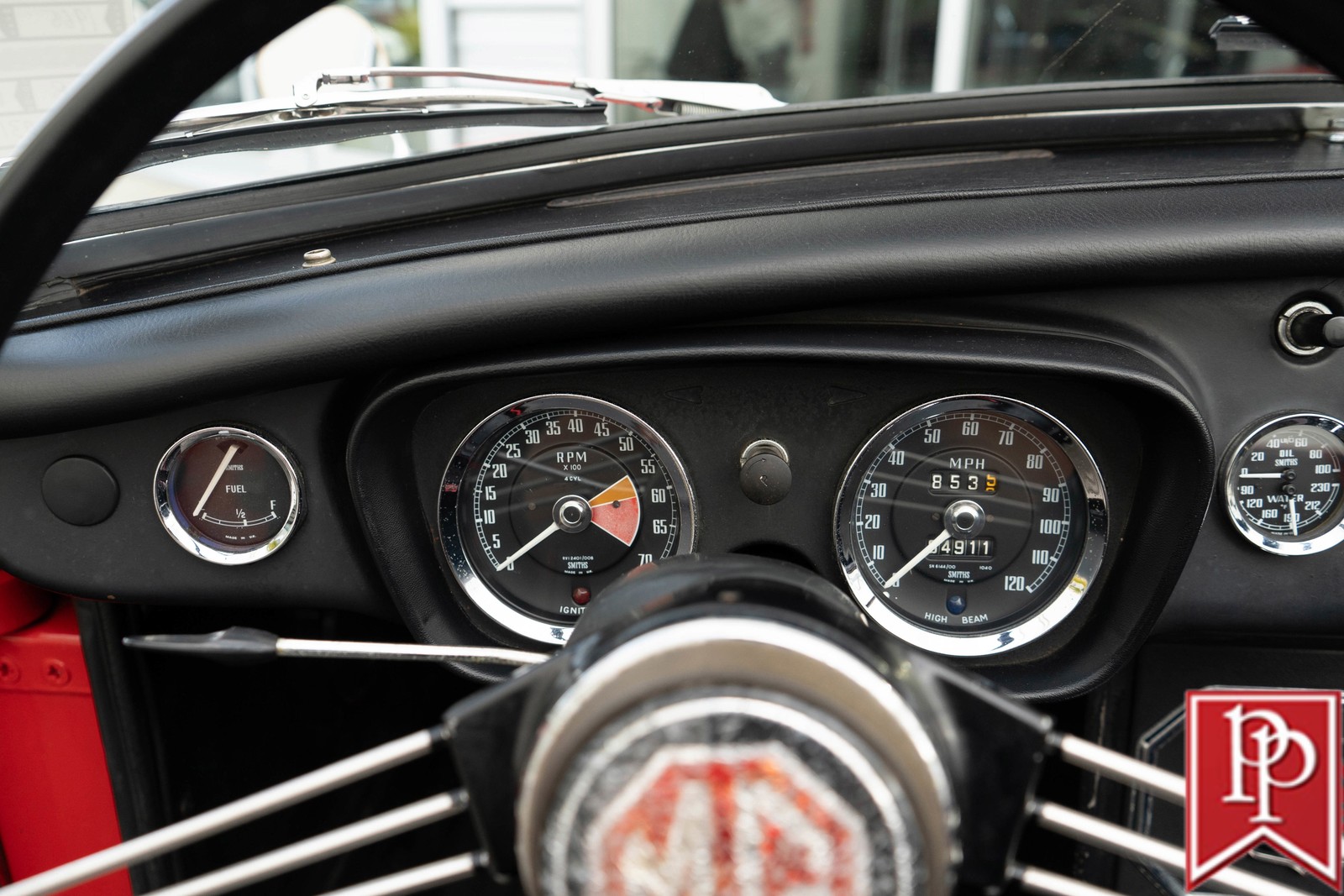 MG-MGB-1965-Roadster-14