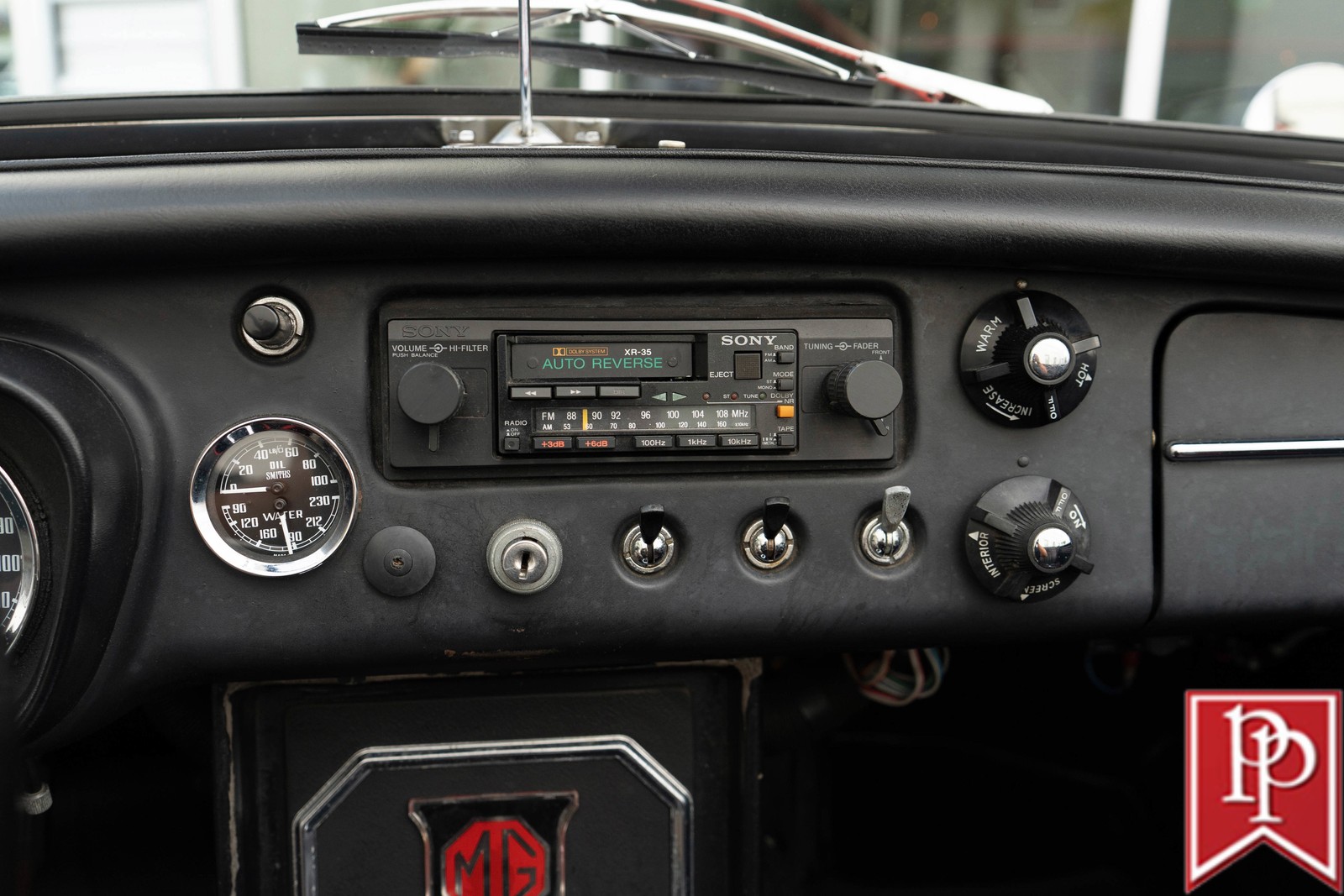 MG-MGB-1965-Roadster-15