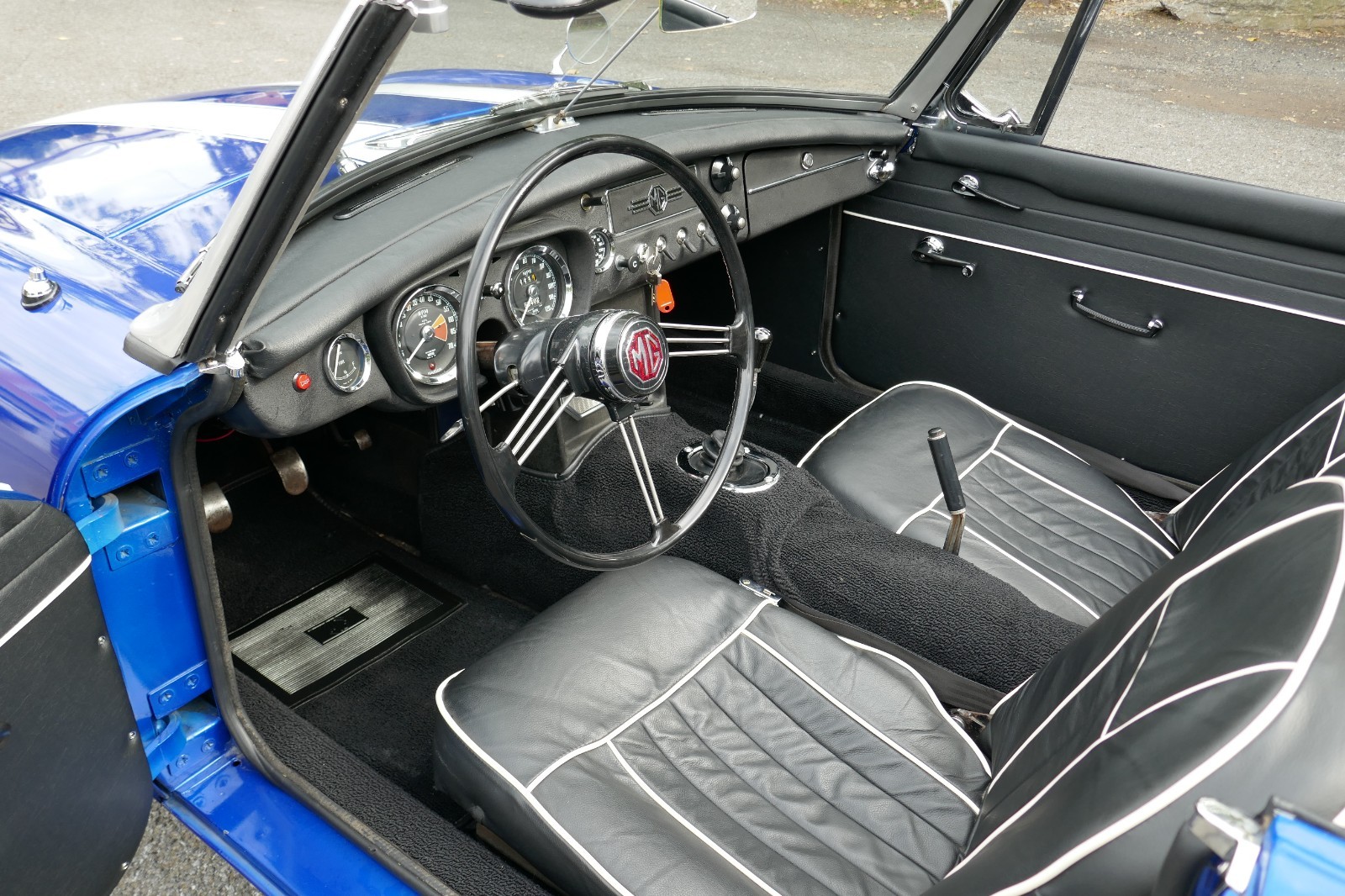MG-MGB-1966-Convertible-13