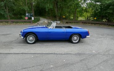 MG-MGB-1966-Convertible-2