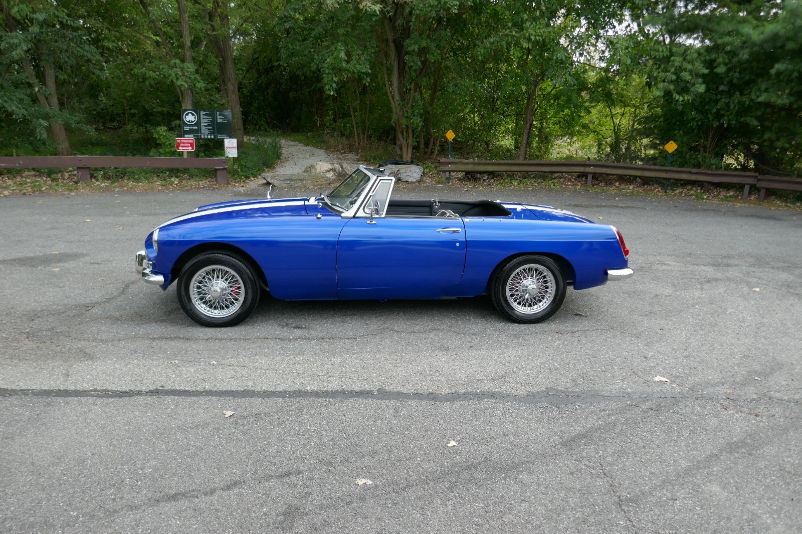 MG-MGB-1966-Convertible-2