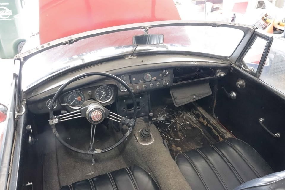MG-MGB-1967-Convertible-13
