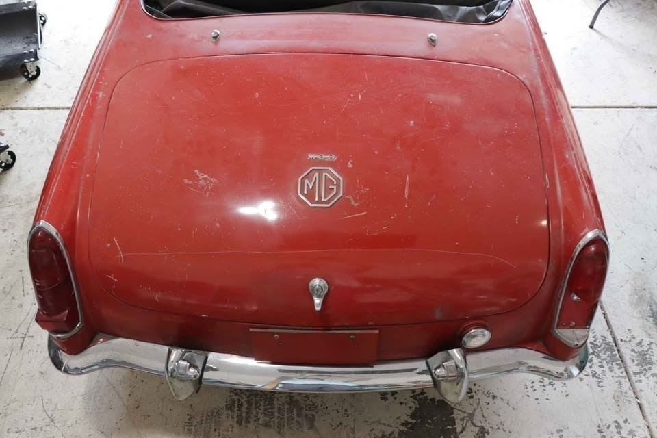 MG-MGB-1967-Convertible-3