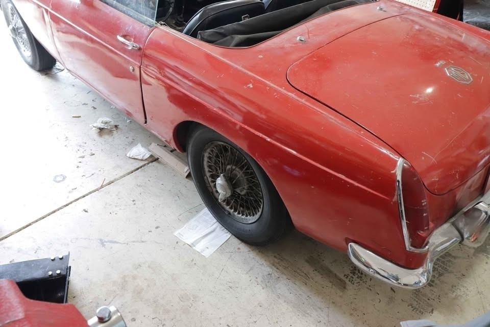 MG-MGB-1967-Convertible-4