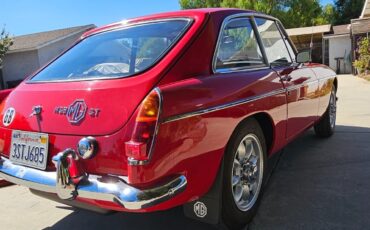 MG-MGB-1967-Hatchback-3
