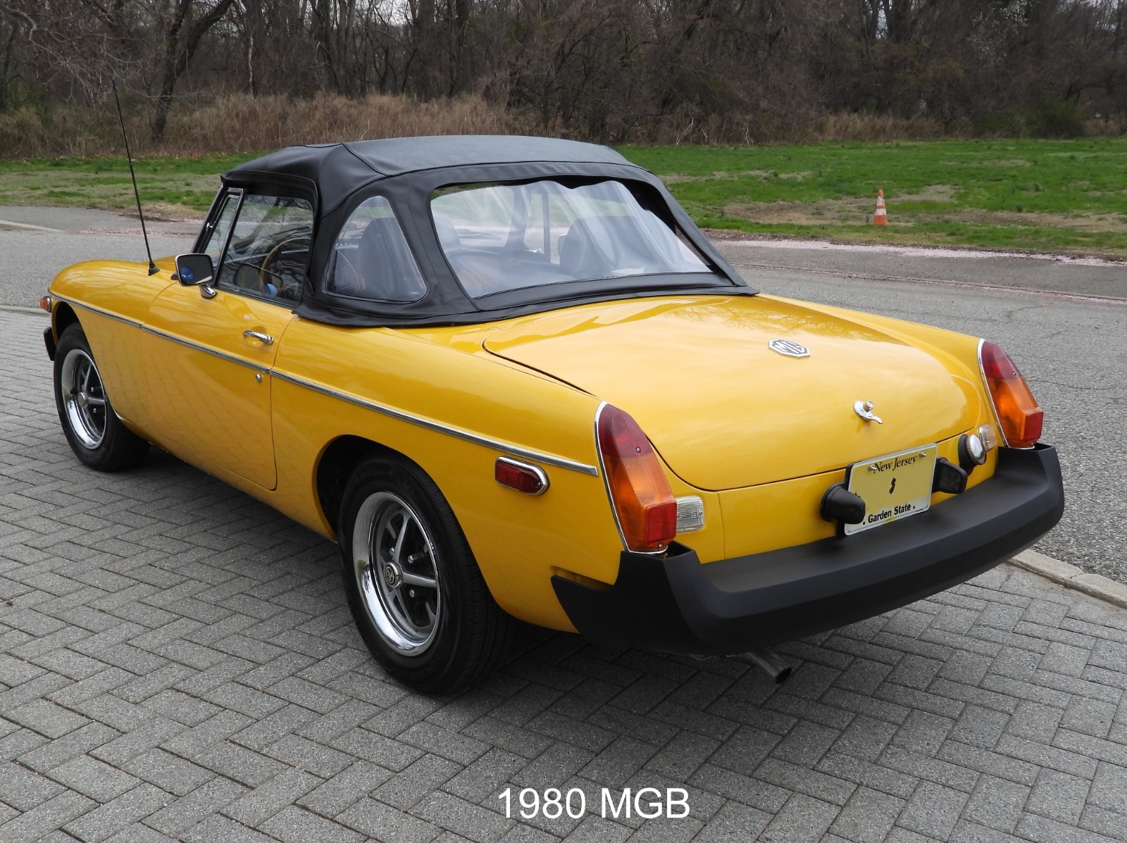 MG-MGB-1980-Convertible-12