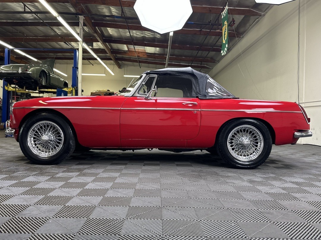 MG-MGC-1968-Convertible-10
