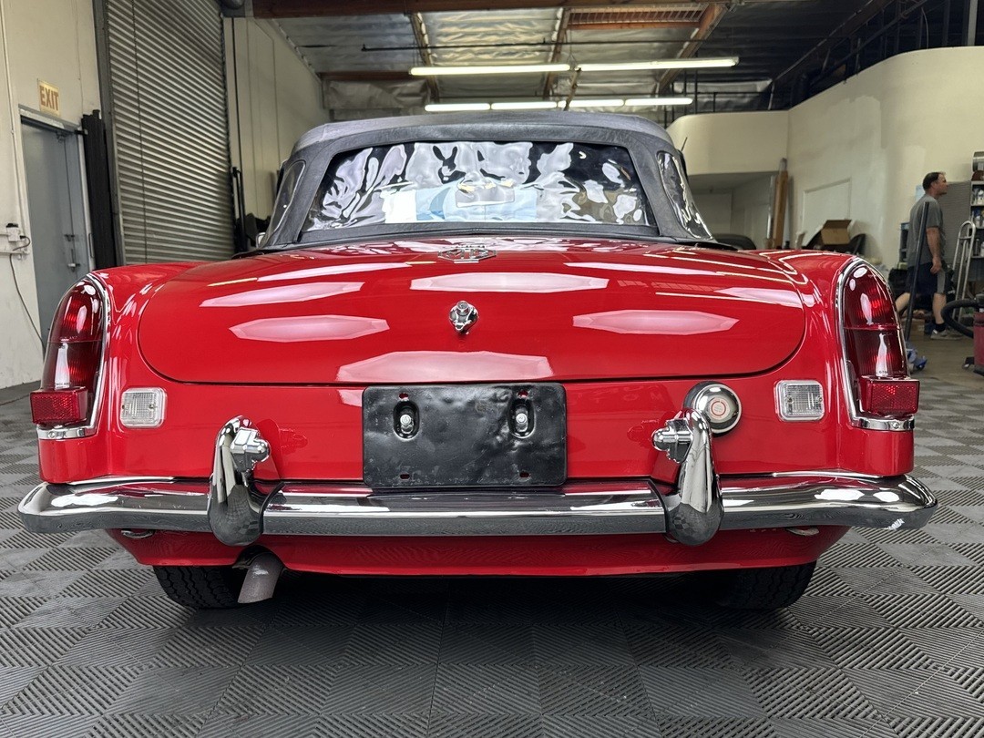 MG-MGC-1968-Convertible-15