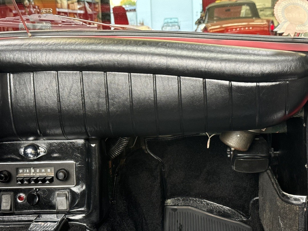 MG-MGC-1968-Convertible-23