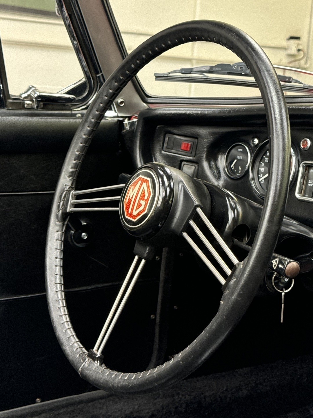 MG-MGC-1968-Convertible-26