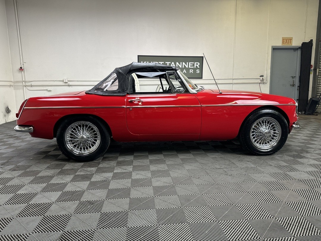 MG-MGC-1968-Convertible-3
