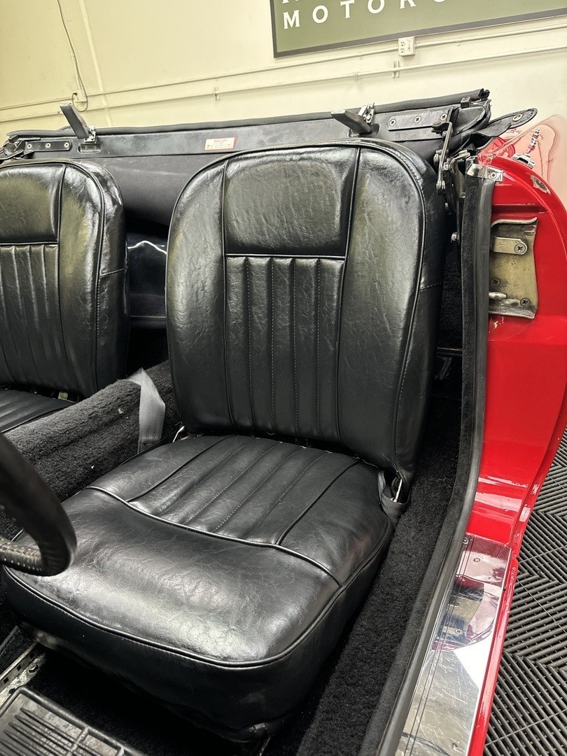 MG-MGC-1968-Convertible-34