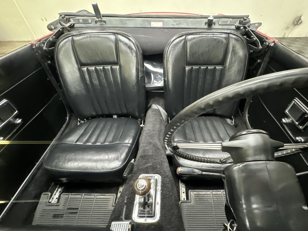 MG-MGC-1968-Convertible-36