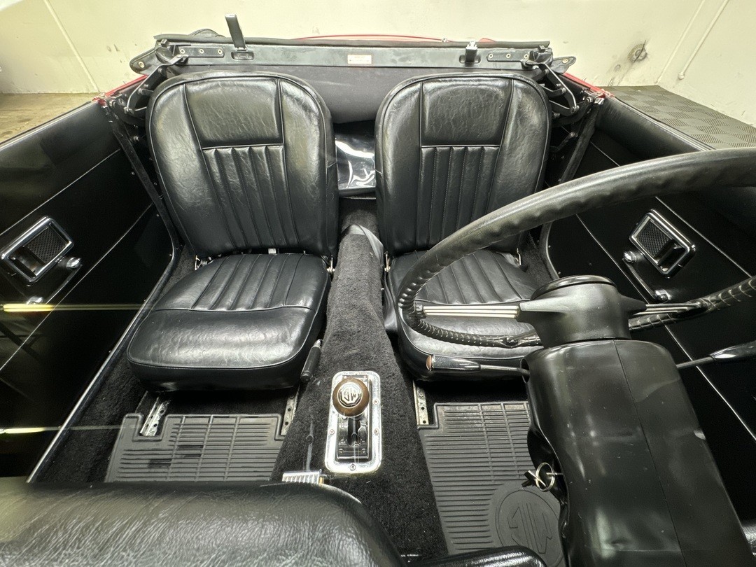 MG-MGC-1968-Convertible-37