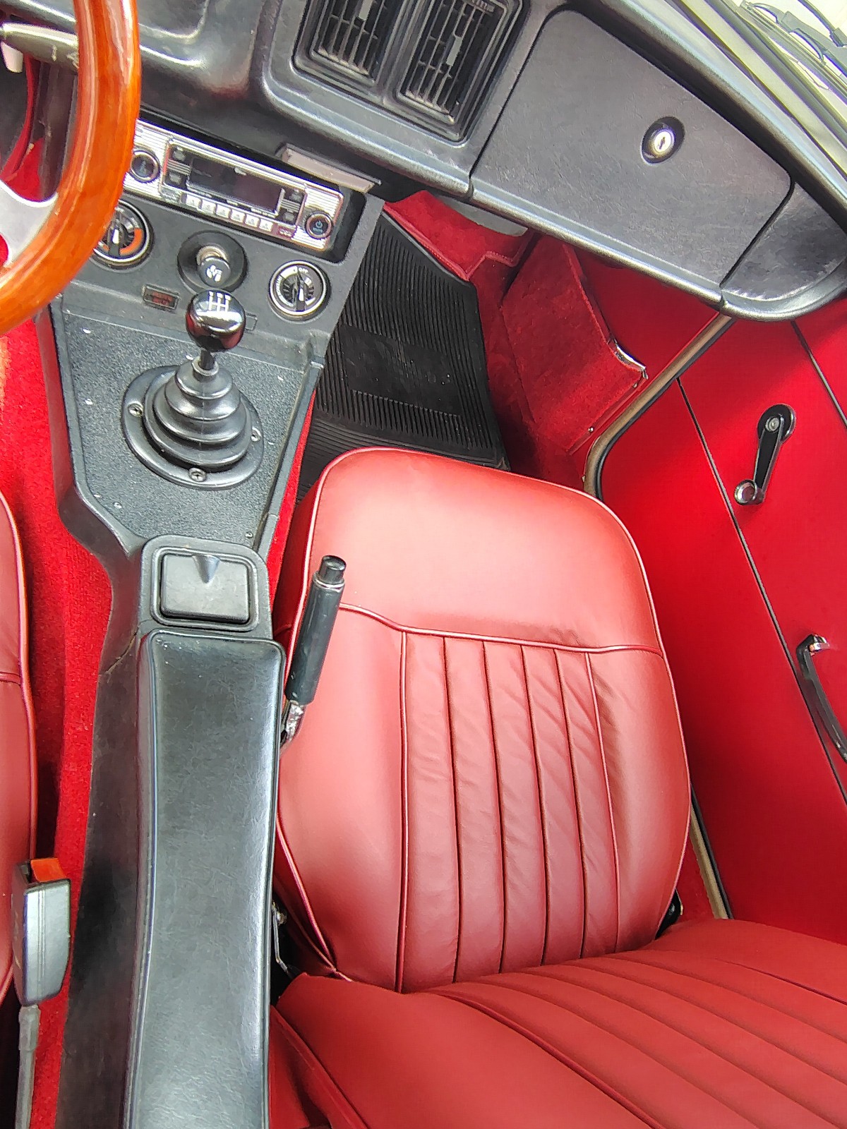 MG-MGC-1969-Convertible-22