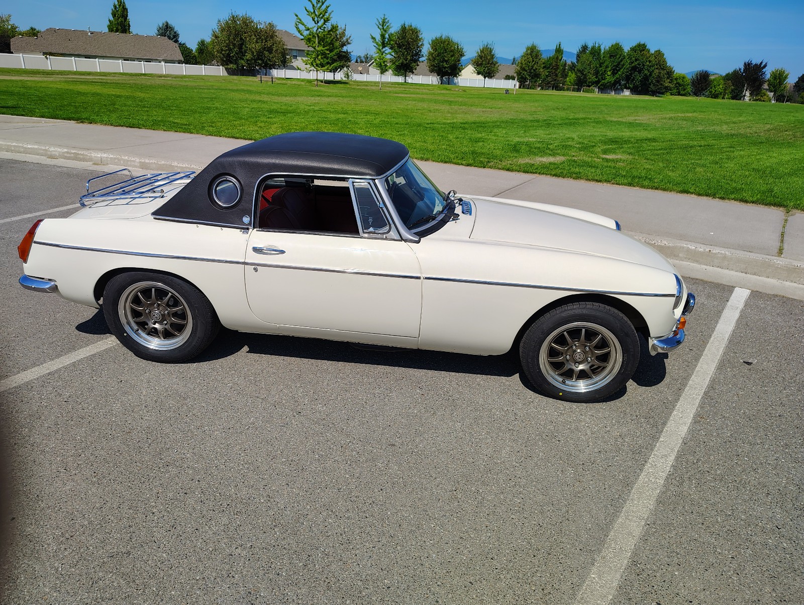 MG-MGC-1969-Convertible-7