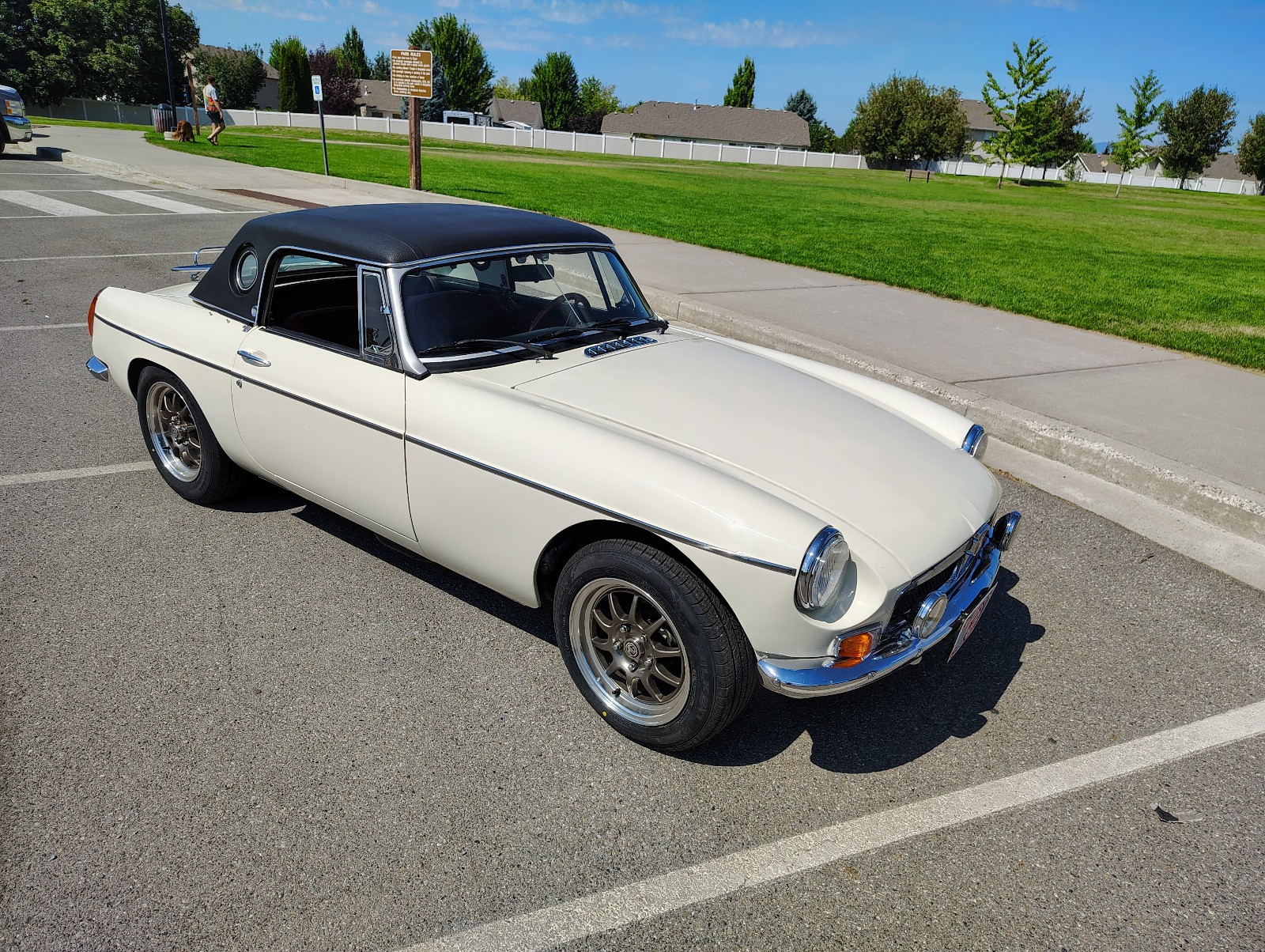 MG-MGC-1969-Convertible-8