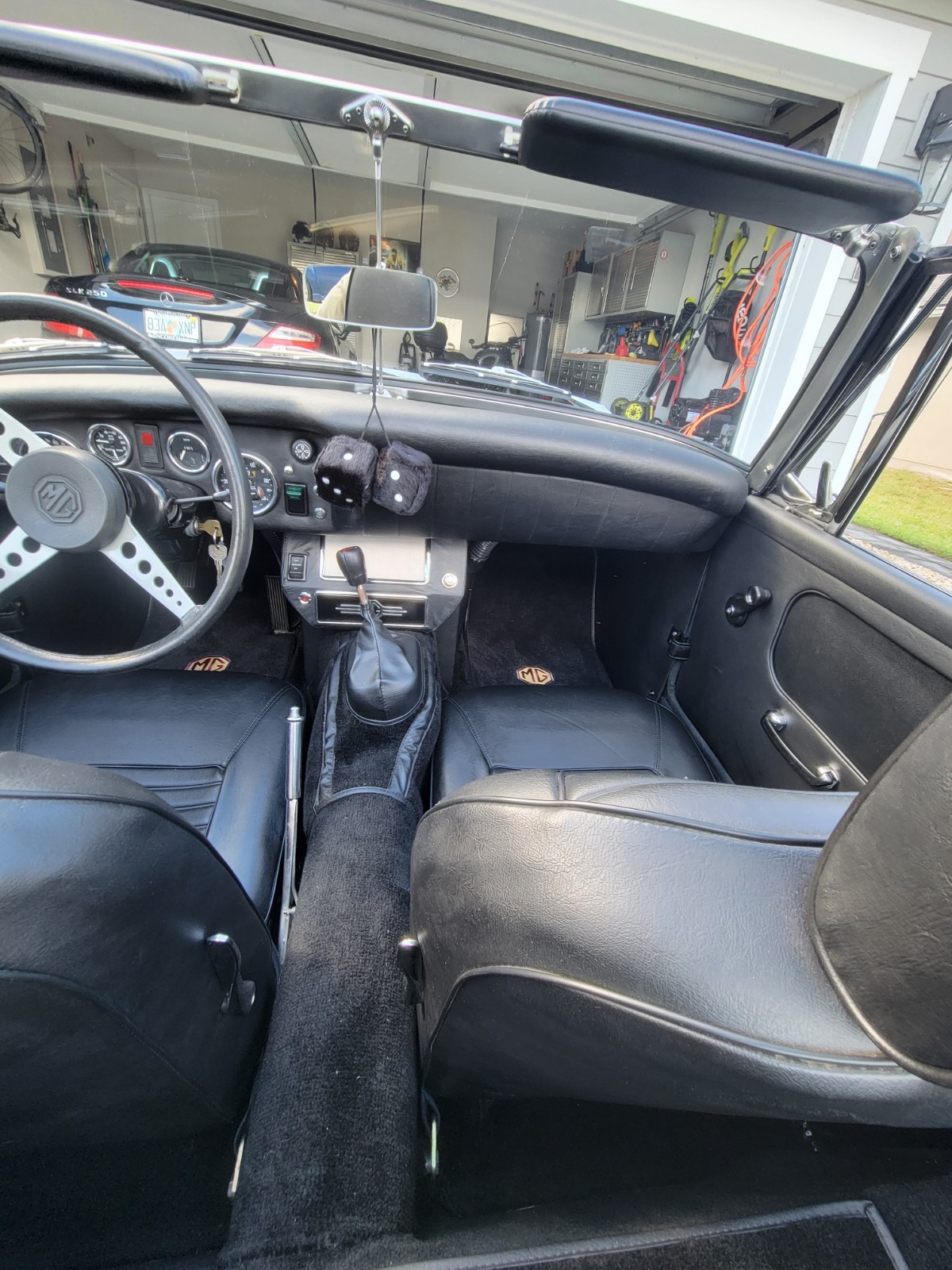 MG-Midget-1969-Convertible-19
