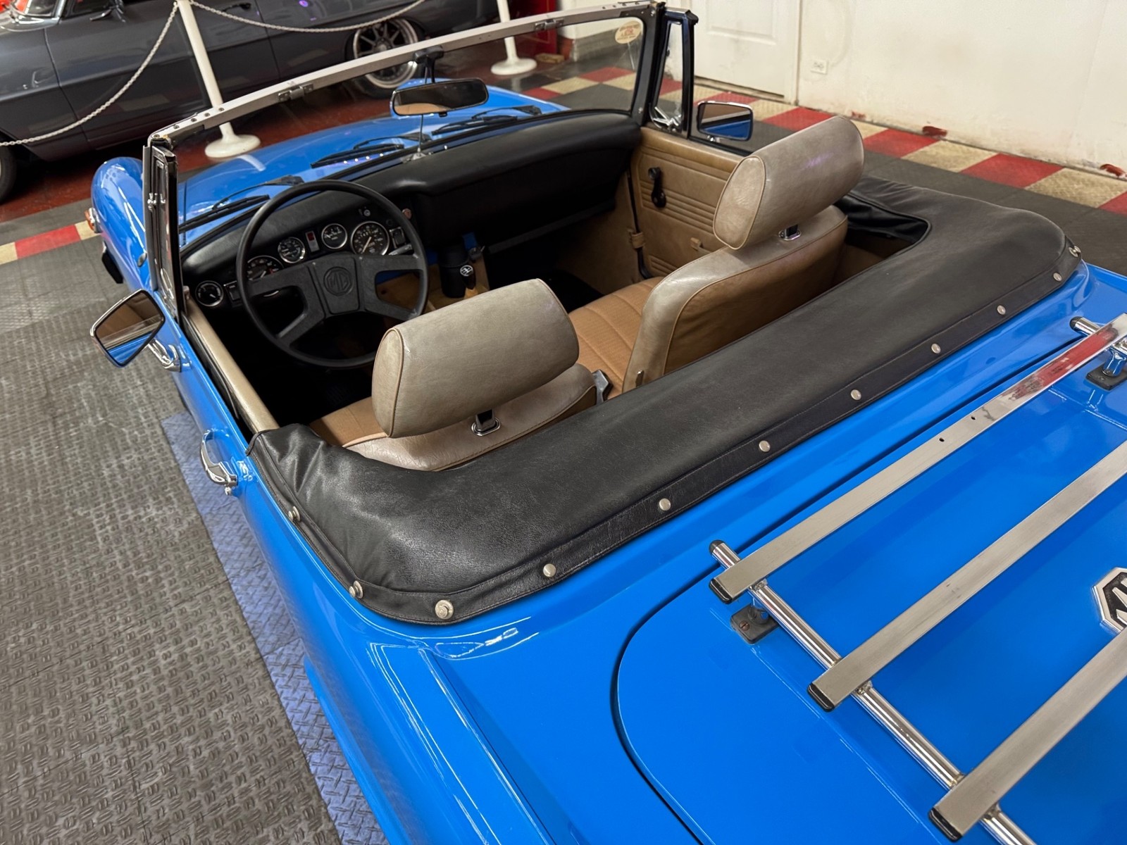 MG-Midget-1979-2-door-convt-14