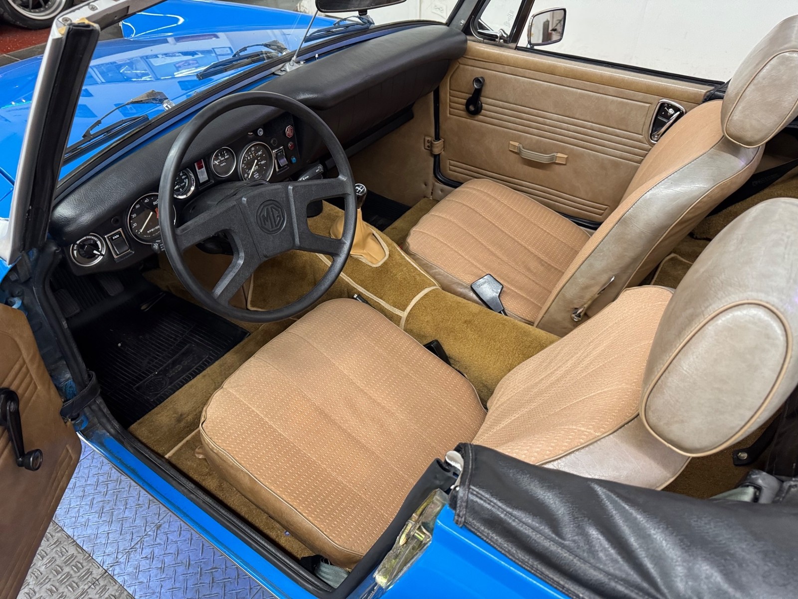 MG-Midget-1979-2-door-convt-15