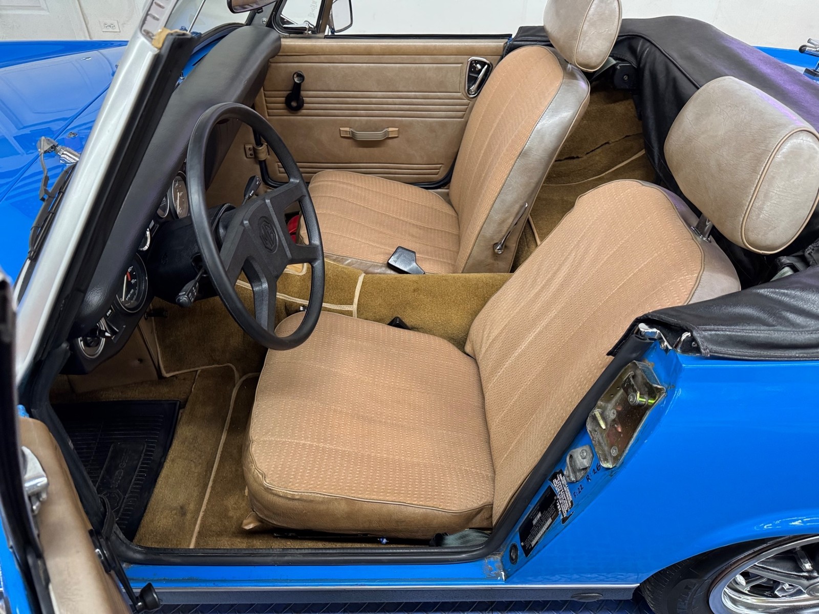 MG-Midget-1979-2-door-convt-28