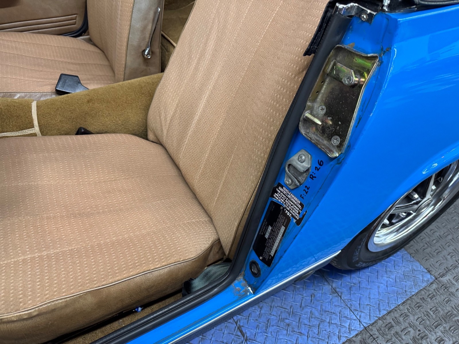 MG-Midget-1979-2-door-convt-29