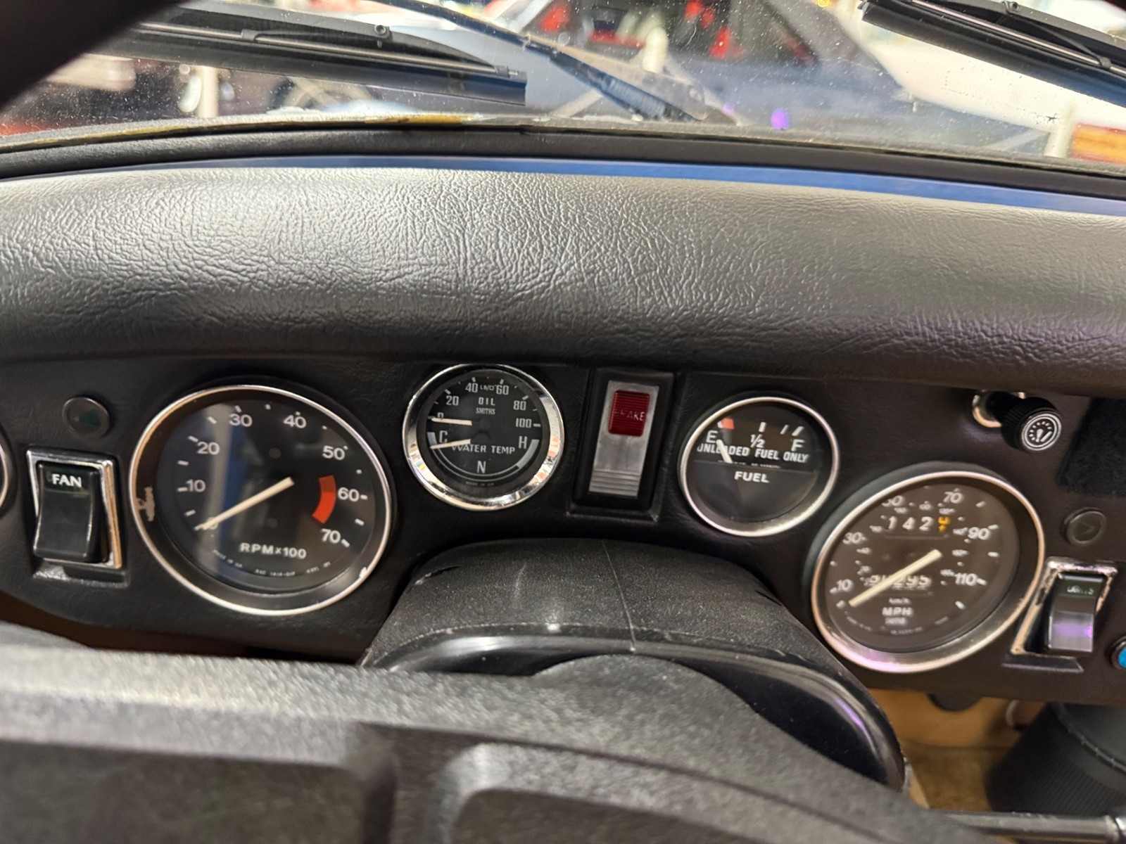 MG-Midget-1979-2-door-convt-32