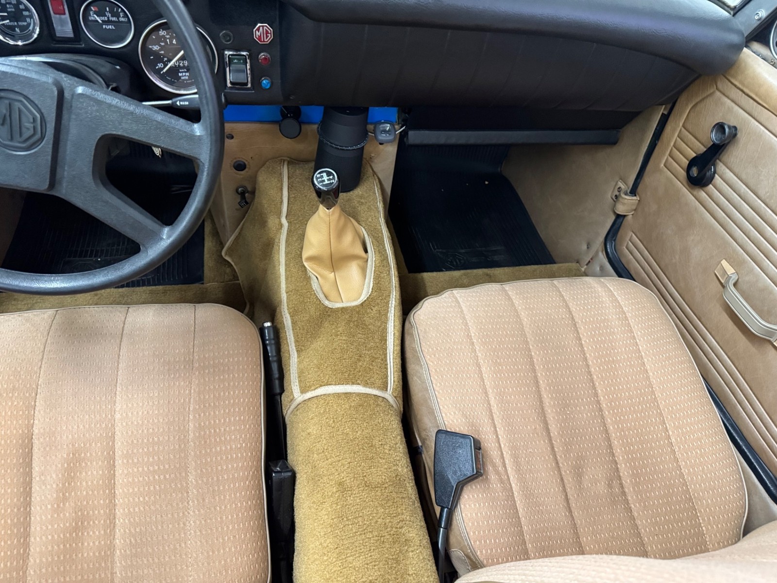 MG-Midget-1979-2-door-convt-33