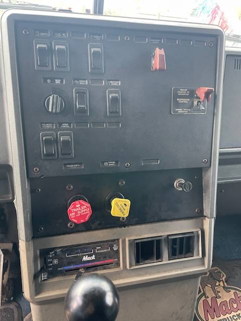 Mack-ch613-diesel-1991-yellow-15